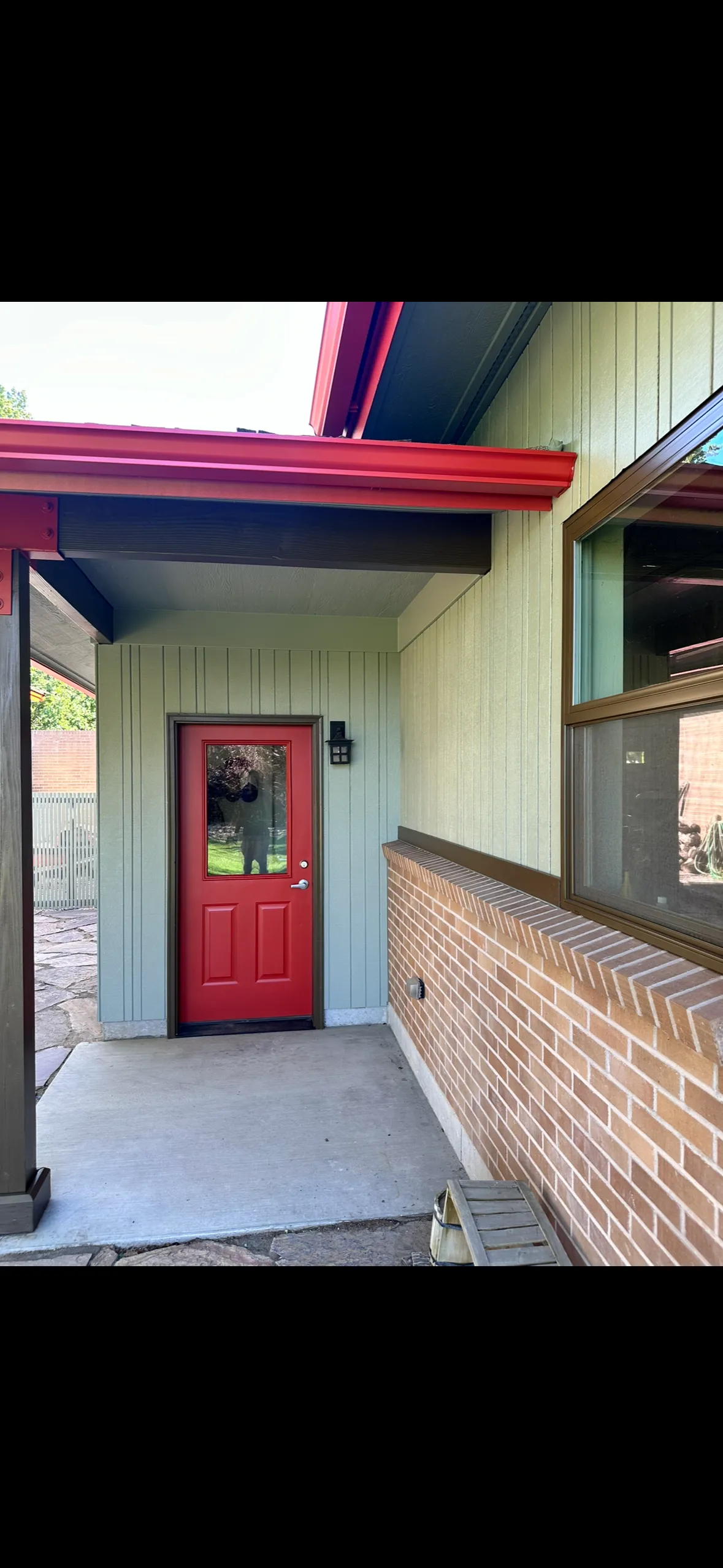 Gallery photos for Full Exterior Repaint on a Mid-Century Home Done Right: Image #1