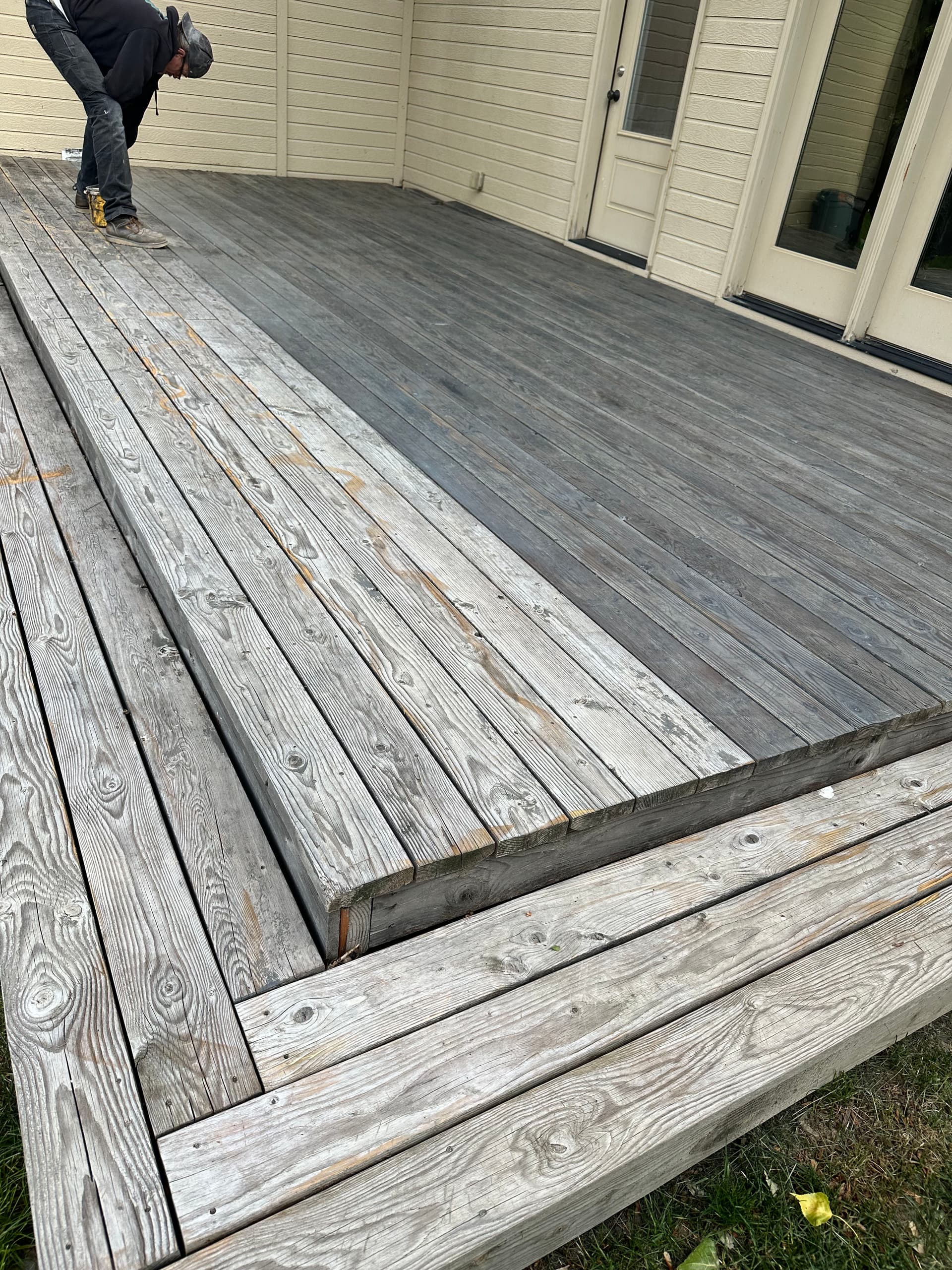 Gallery photos for Front Porch and Back Deck Staining Done Right: Image #1