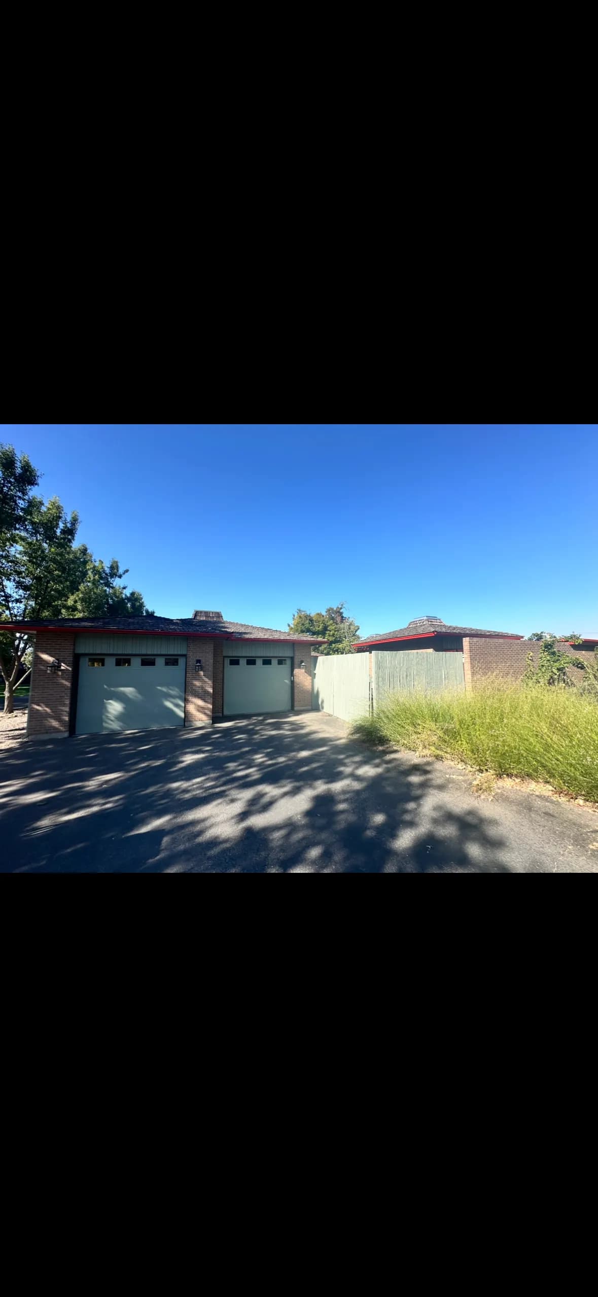 Gallery photos for Full Exterior Repaint on a Mid-Century Home Done Right: Image #5